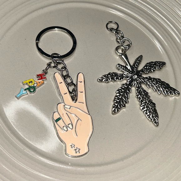 Peace Sign and Leaf Keychain Set - Picture 2 of 2